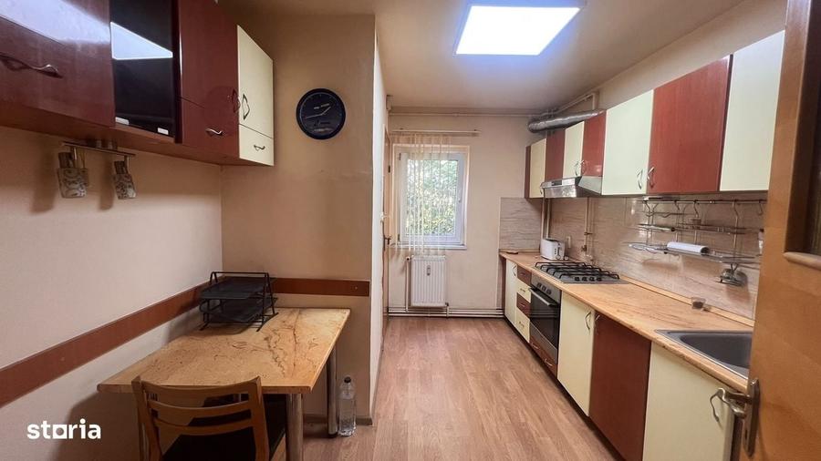 Apartament cu 4 camere decomandat în Central