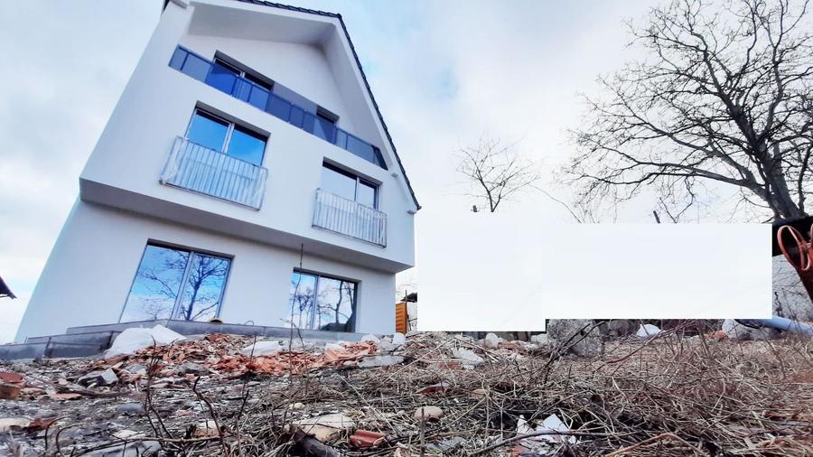 Duplex cu 5 camere cu Canalizare în Dâmbul Rotund