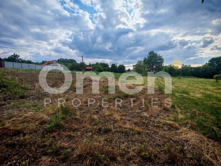 Teren Construcții intravilan de 2500 mp, în Vest
