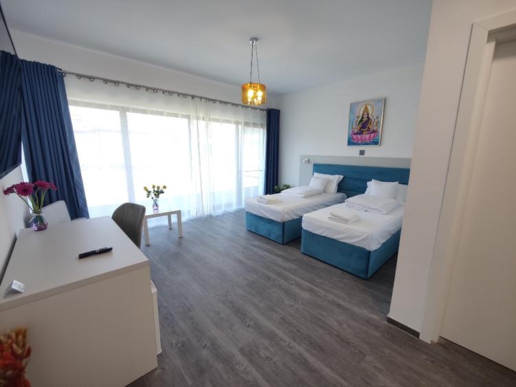 Casă individuală cu 10 camere cu Teren 4600 Mp în Central