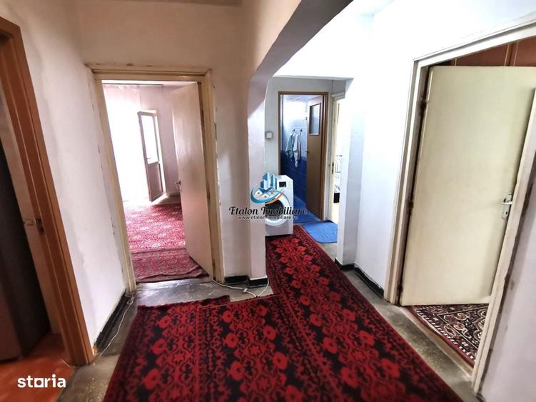 Apartament cu 3 camere decomandat în Sărata