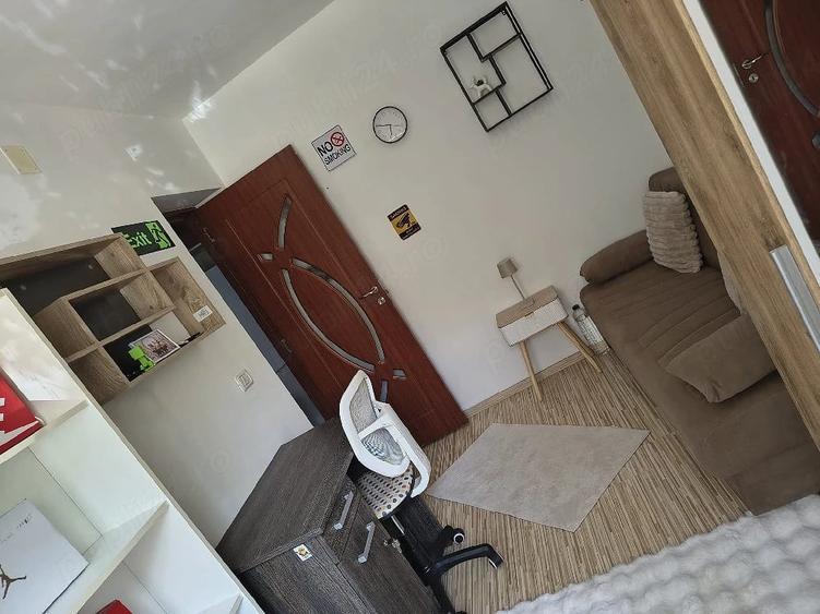 Apartament cu 3 camere semidecomandat în Exterior Vest