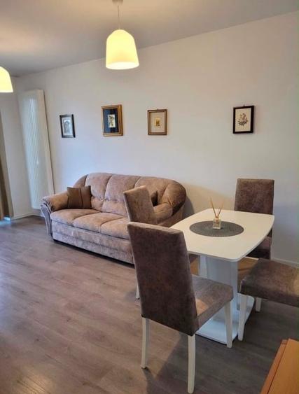 Apartament cu 2 camere semidecomandat, mobilat în Tractorul