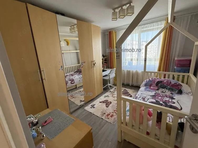 Apartament cu 4 camere semidecomandat în Fizicienilor