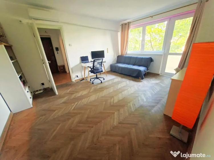 Apartament cu 3 camere semidecomandat în Timișoara