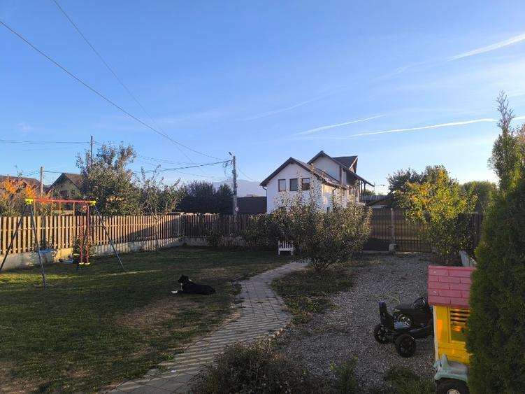 Casă individuală cu 4 camere cu Canalizare în Cristian
