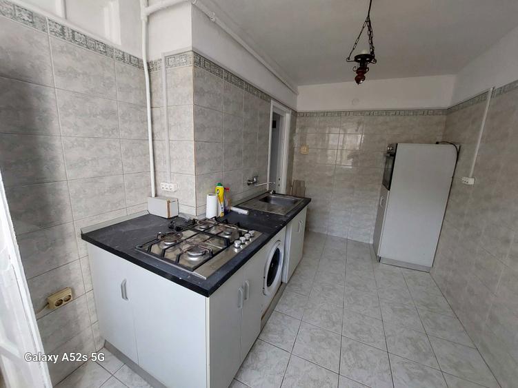Garsonieră decomandată în Sud