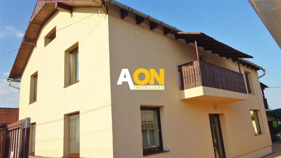 Casă individuală cu 7 camere cu Canalizare în Sântimbru