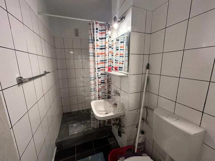 Apartament cu 4 camere decomandat în Malu Roșu