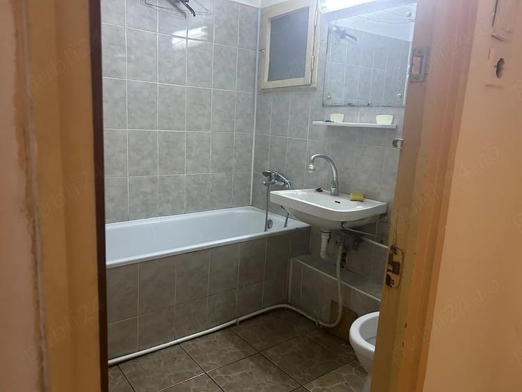 Apartament cu 3 camere decomandat în Rahova