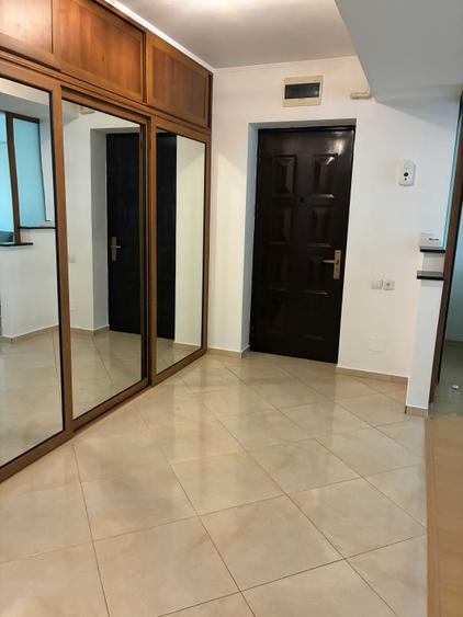 Apartament cu 2 camere semidecomandat în Runcu