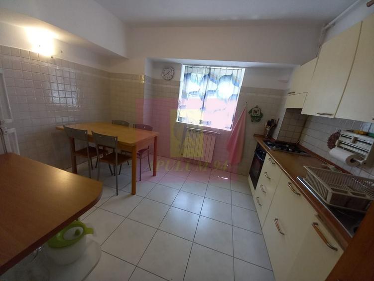 Apartament cu 5 camere decomandat în Unirii