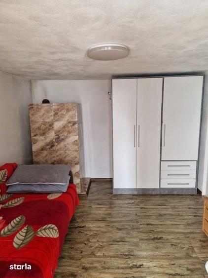 Casă cu 2 camere cu Teren 1686 Mp în Găvănești