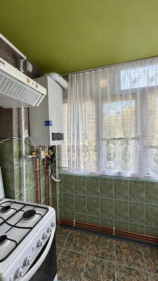 Apartament cu 3 camere decomandat, mobilat în Lipovei