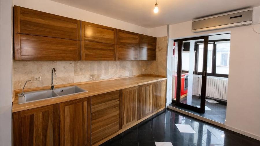Apartament cu 4 camere decomandat în Crângași