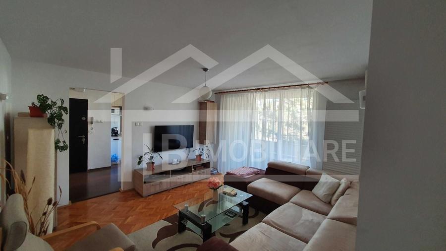 Apartament cu 3 camere semidecomandat în Tudor