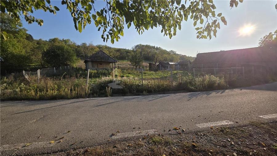 Casă individuală cu 2 camere cu Teren 2860 Mp în Mociu