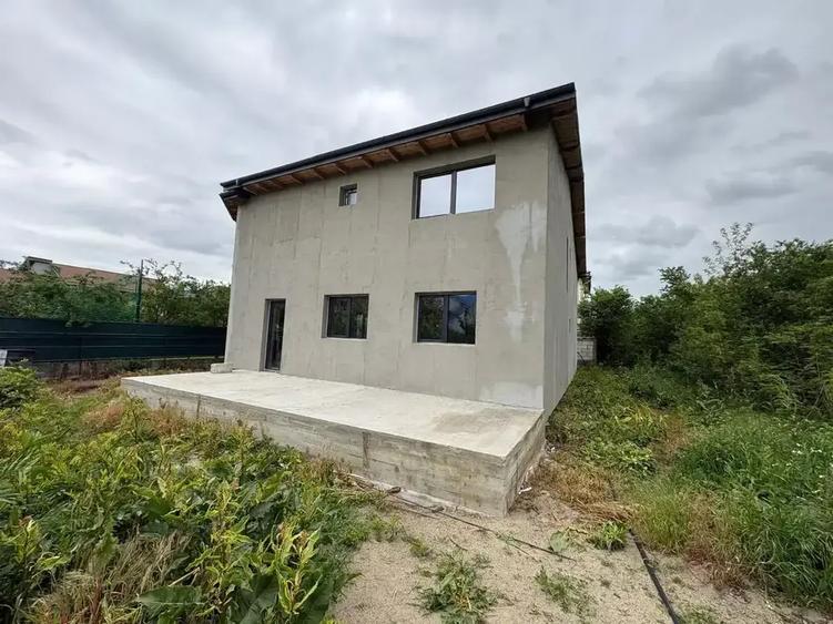Casă cu 5 camere cu Canalizare în Odăi