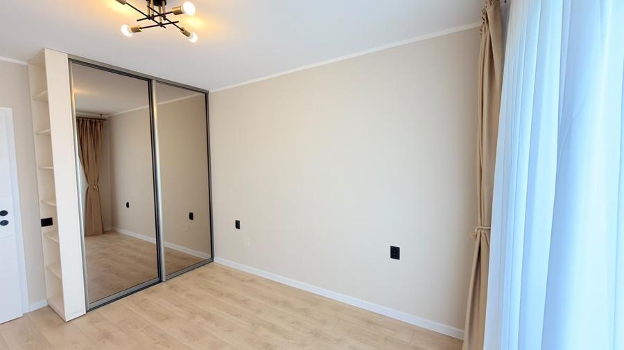 Apartament cu 3 camere semidecomandat, mobilat în Florești