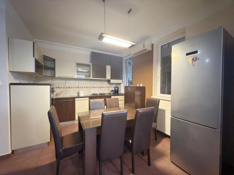 Apartament cu 3 camere decomandat în Girocului