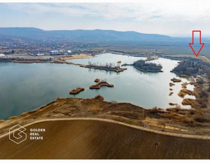 Teren de 9000 mp, în Ghioroc