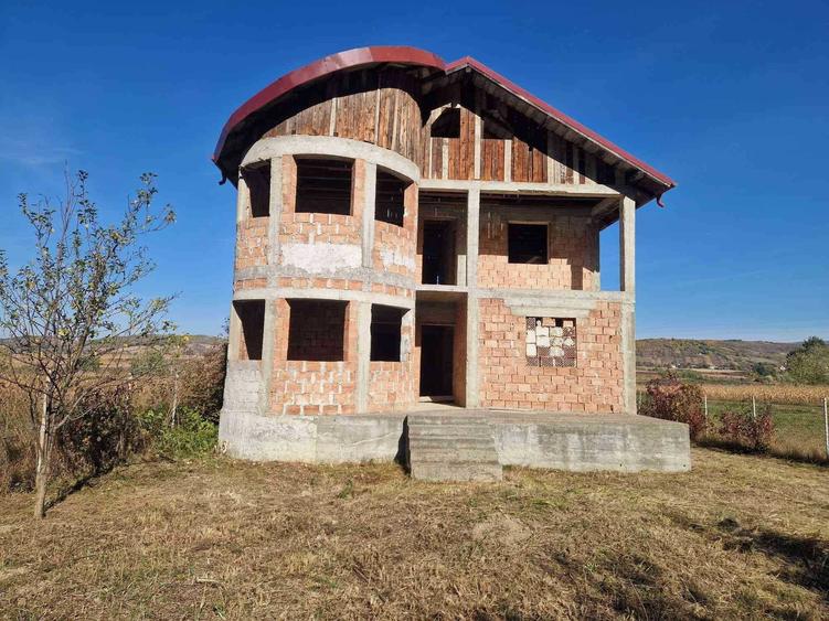 Casă cu 4 camere în Poiana