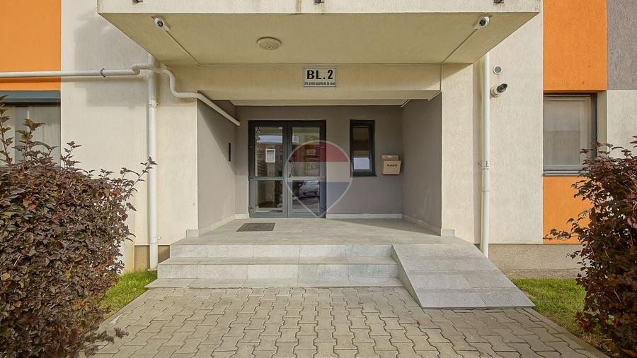 Apartament cu 2 camere decomandat în Tractorul