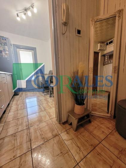 Apartament cu 3 camere decomandat, mobilat în Aradului