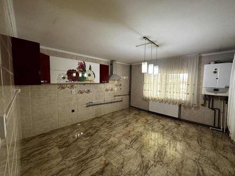 Casă cu 4 camere în Jilava