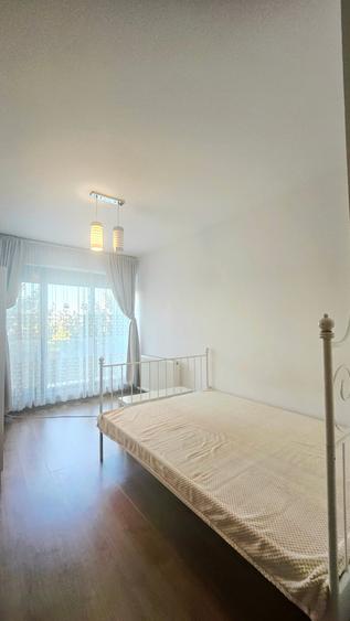 Apartament cu 3 camere semidecomandat în Străulești
