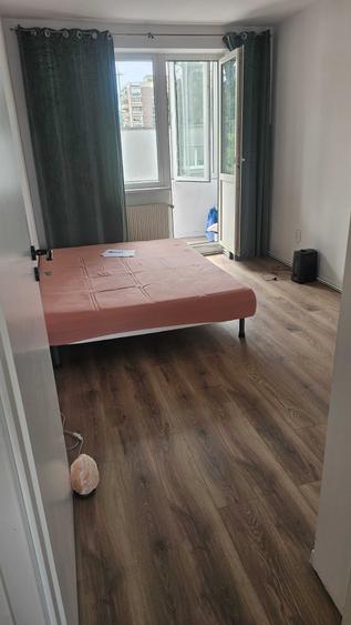 Apartament cu 4 camere semidecomandat în Drumul Carului
