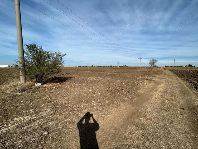Teren de 2500 mp, în Valu lui Traian