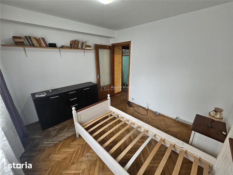Apartament cu 3 camere semidecomandat, mobilat în Central