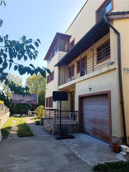Casă individuală cu 7 camere cu Teren 287 Mp în Titan