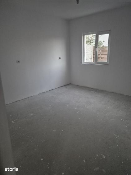 Casă cu 6 camere cu Teren 222 Mp în Lumina