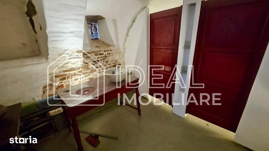 Casă cu 7 camere cu Teren 100 Mp în Ultracentral