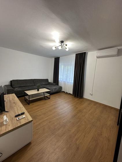 Apartament cu 2 camere decomandat în Spitalul Județean