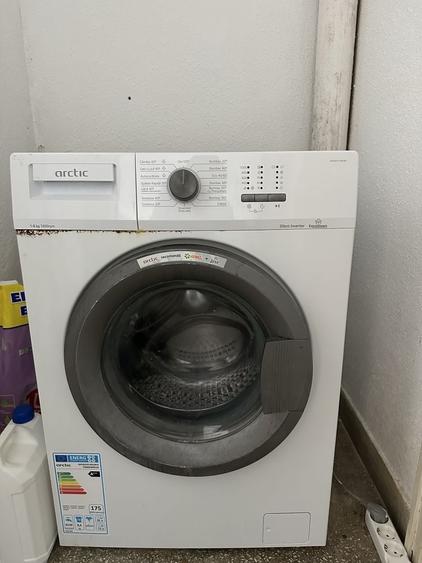Apartament cu 2 camere semidecomandat în Craiovei