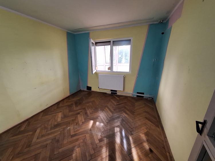 Apartament cu 3 camere semidecomandat în Micro 38