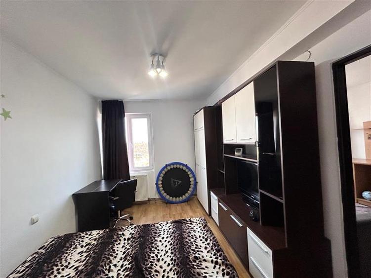 Apartament cu 2 camere semidecomandat în Moroasa 2