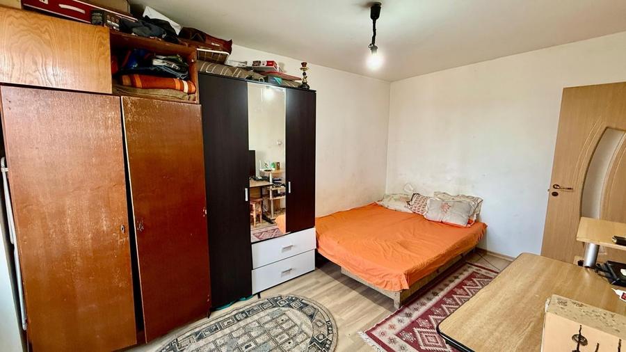Garsonieră decomandată în Podu Roș