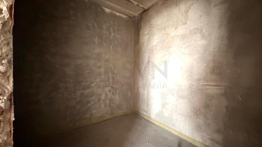 Apartament cu 3 camere semidecomandat, mobilat în Universitate