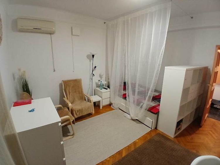 Garsonieră decomandată, mobilată în Romană