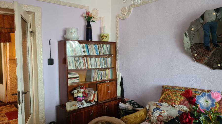 Apartament cu 3 camere semidecomandat în Adjud