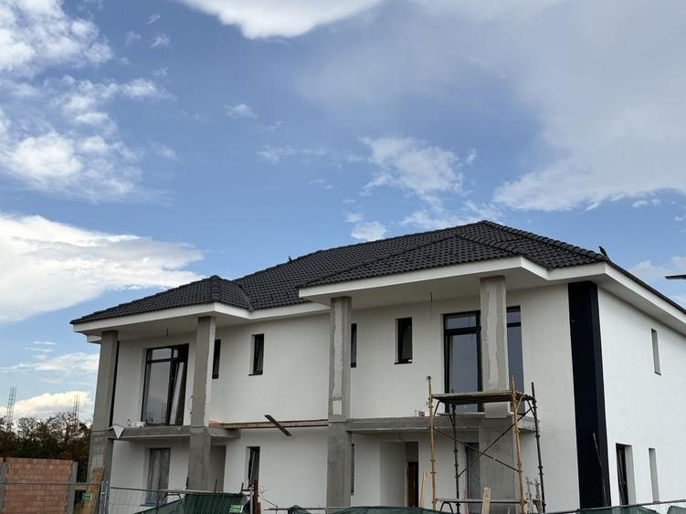 Casă cu 4 camere în Șelimbăr