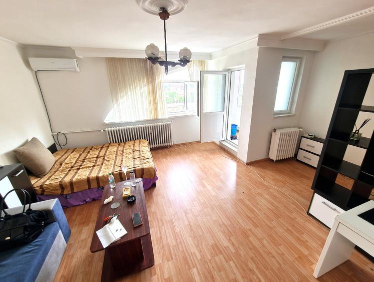 Garsonieră decomandată în Domenii