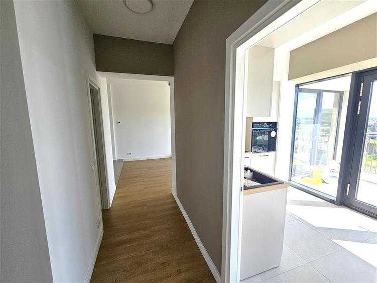Penthouse cu 3 camere decomandat, mobilat în Semicentral