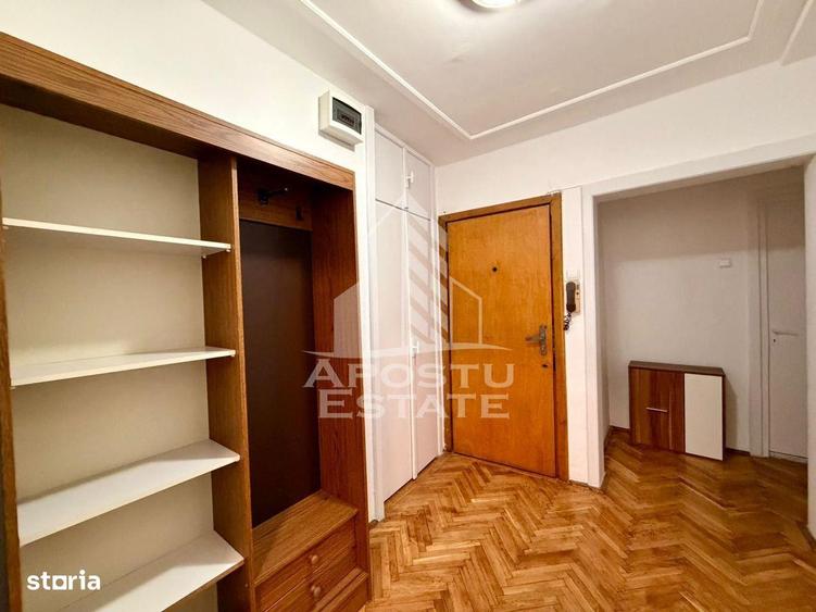 Apartament cu 3 camere, mobilat în Complex Studențesc
