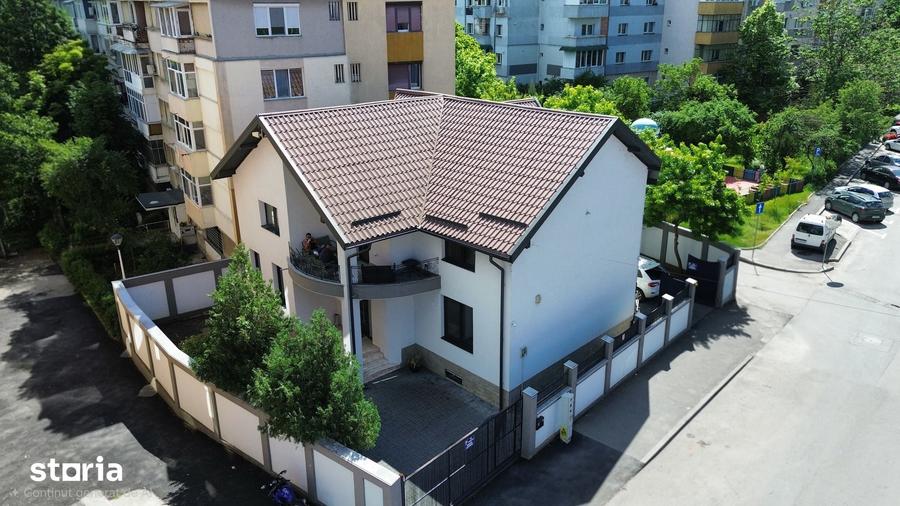 Casă cu 8 camere cu Teren 366 Mp în Calea București