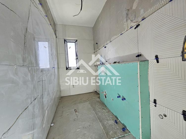 Duplex cu 4 camere cu Canalizare în Roșia
